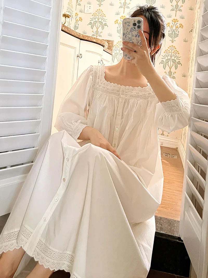 Camisón largo de cuello cuadrado con volados