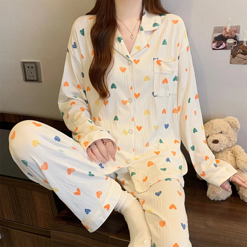 Pijama largo estampado con cuello de solapas