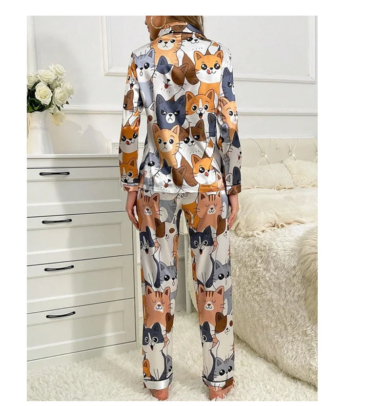 Pijama camisero de satén con estampado de gatos