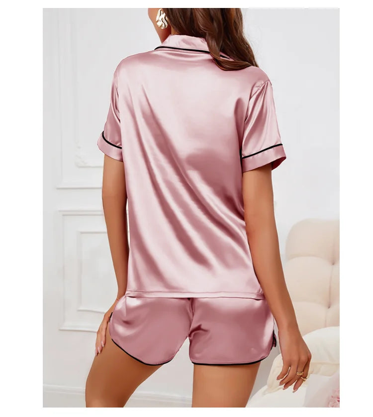 Pijama camisero corto con bolsillo y corazón bordado