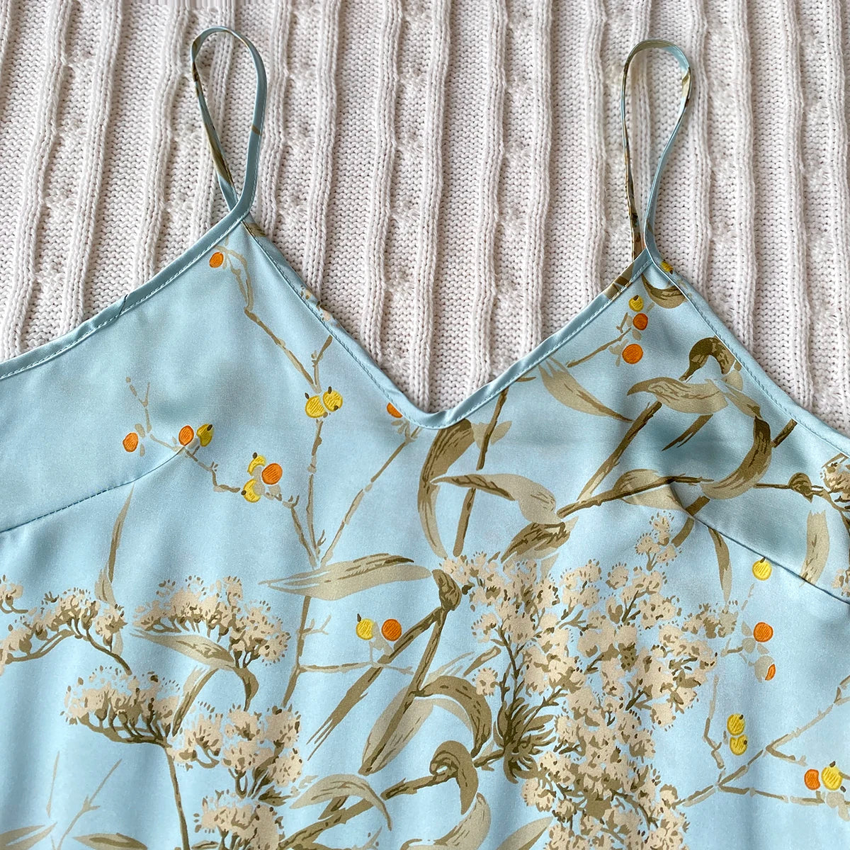 Pijama floral de breteles finos y short con volados