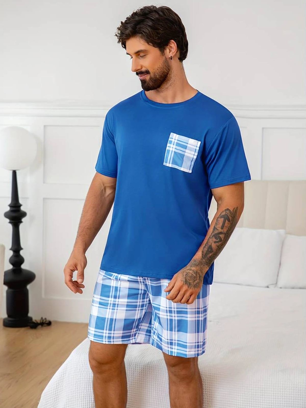 Pijama de remera y short a cuadros para hombre