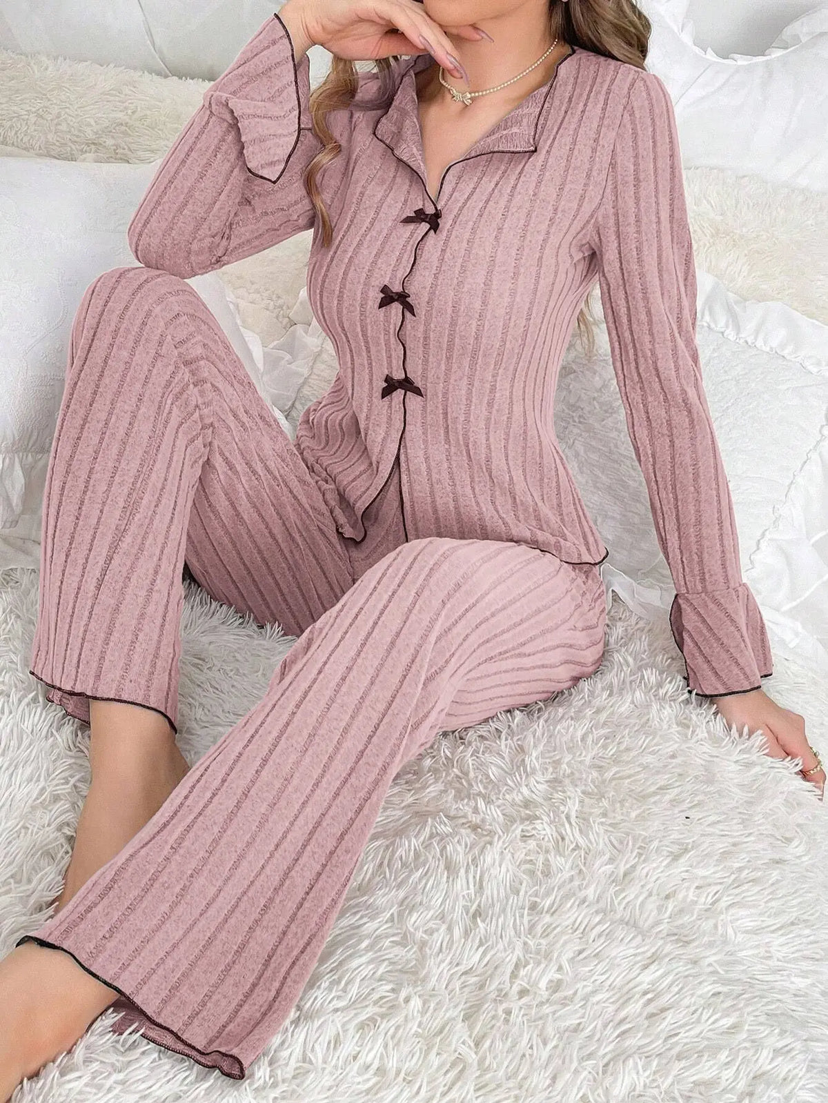 Pijama liso para mujer con detalle de moño y manga larga