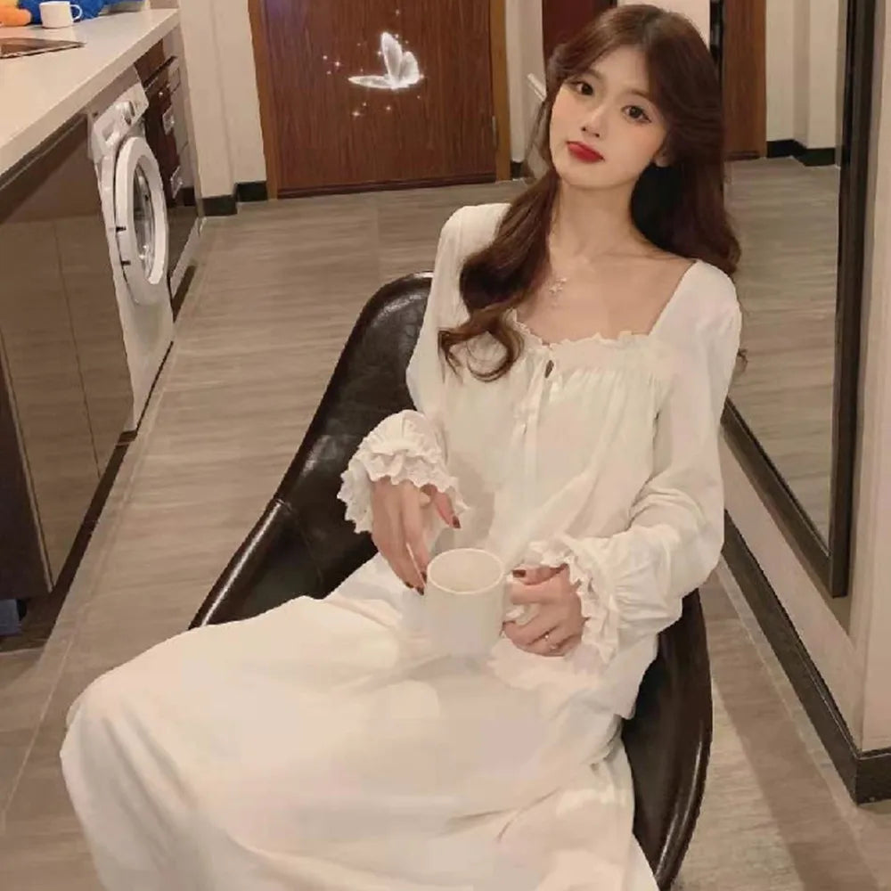 Camisón blanco estilo princesa con encaje