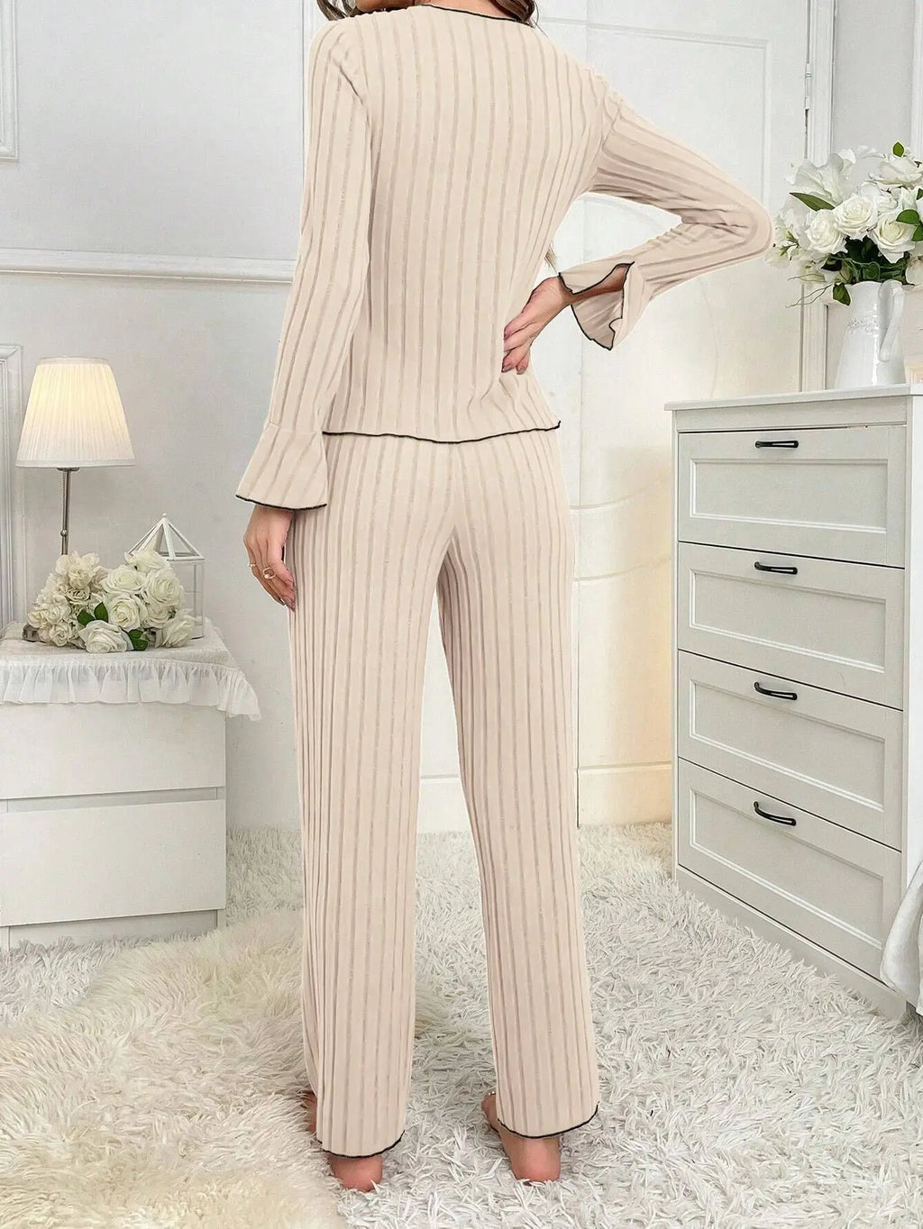 Pijama liso para mujer con detalle de moño y manga larga
