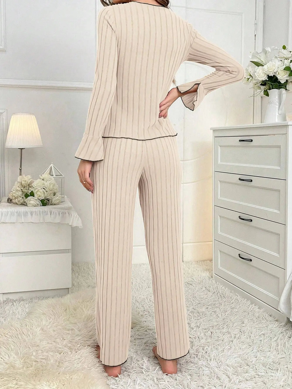 Pijama liso para mujer con detalle de moño y manga larga