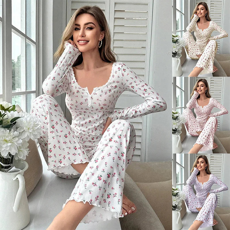 Pijama floral de manga larga con bordes ondulados