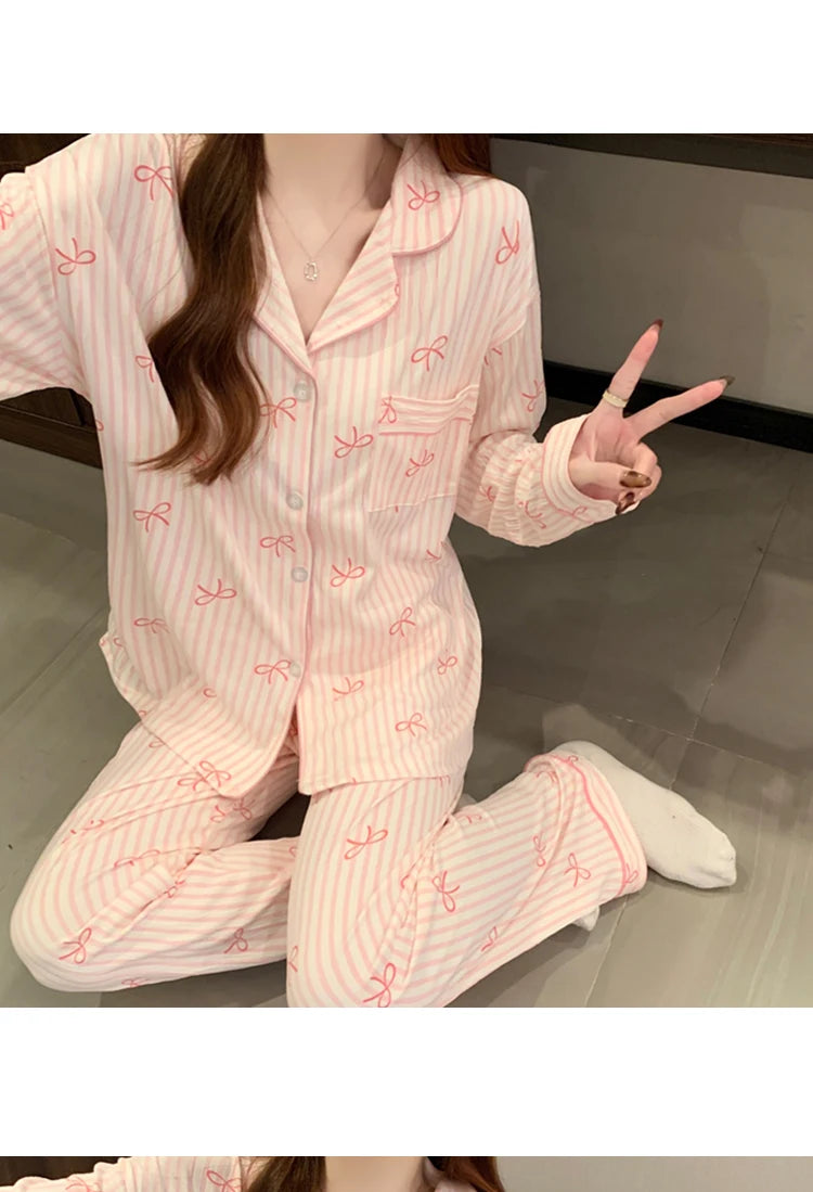 Pijama largo estampado con cuello de solapas