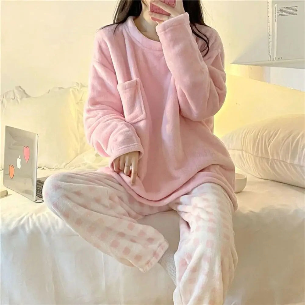 Pijama de polar para mujer con cuello redondo y variantes estampadas