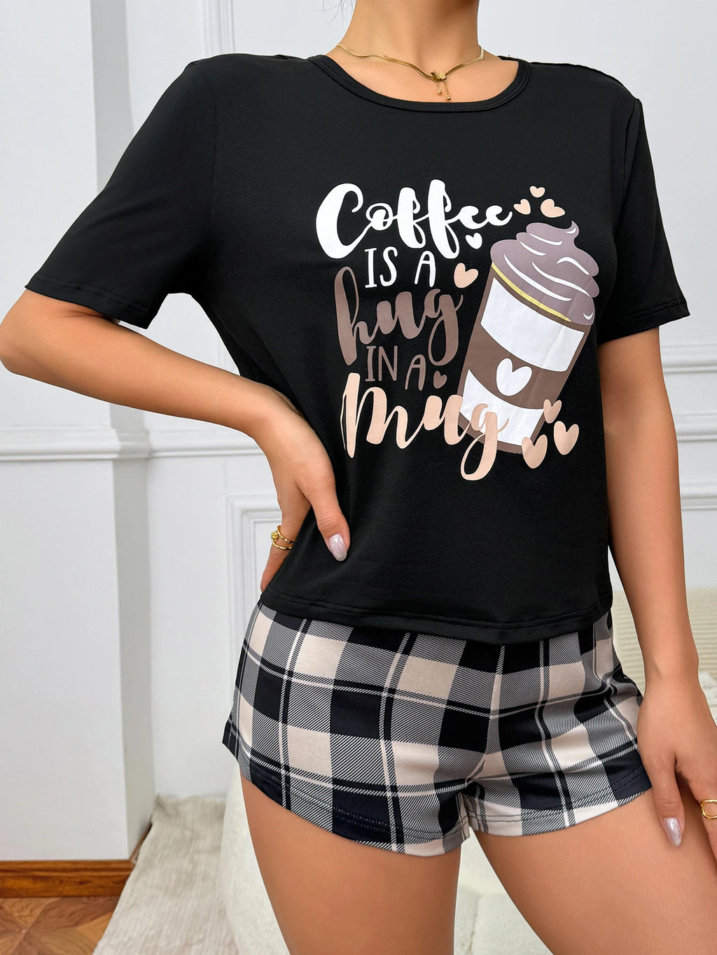 Pijama de tres piezas con remera, short y pantalón largo