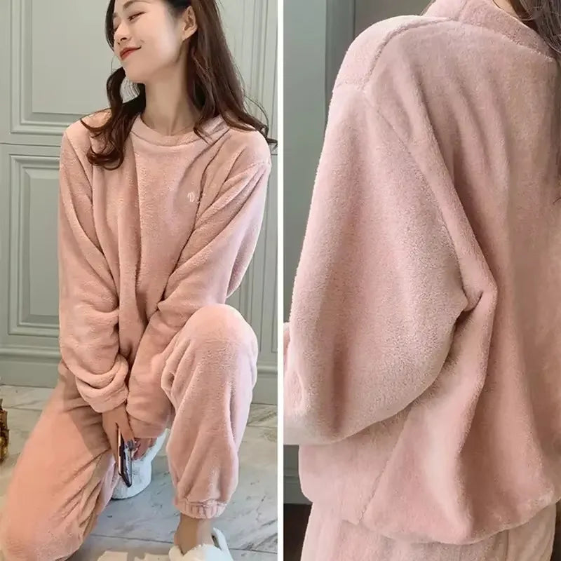 Pijama de polar para mujer con cuello redondo y letras