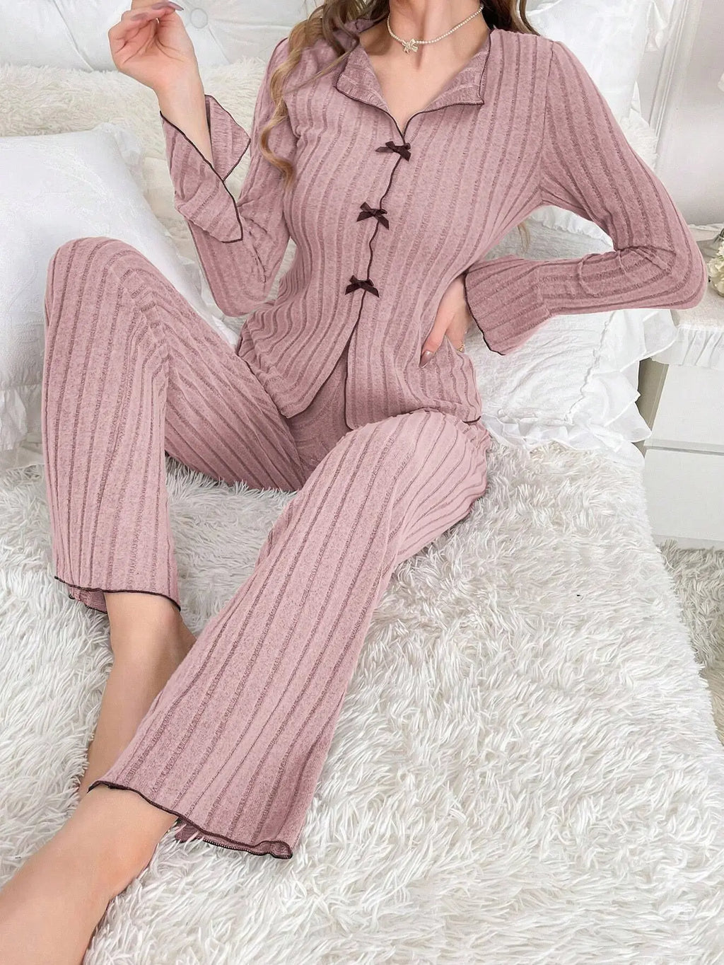Pijama liso para mujer con detalle de moño y manga larga
