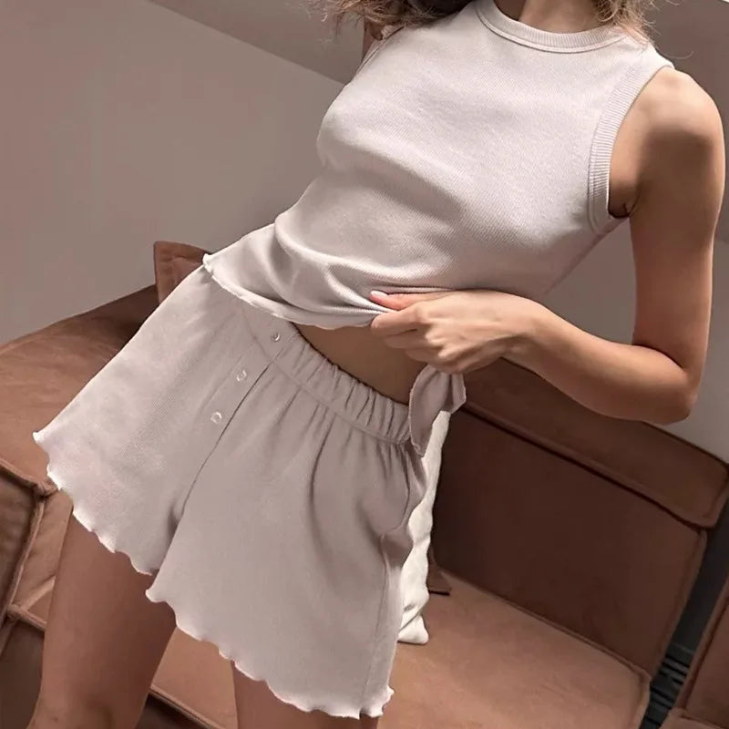 Pijama acanalado de musculosa y short con volados