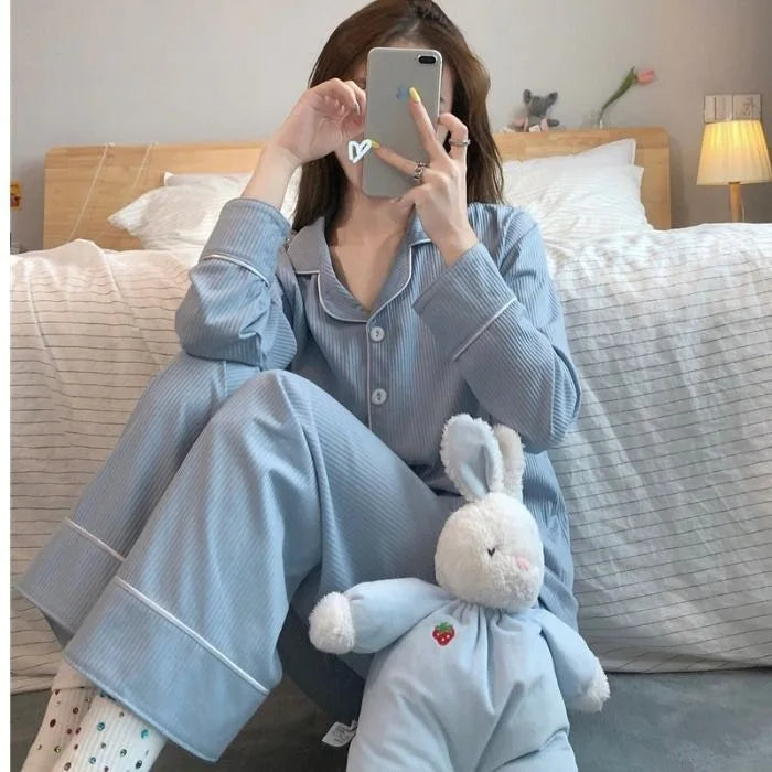 Pijama liso para mujer con solapas y pantalón al tobillo