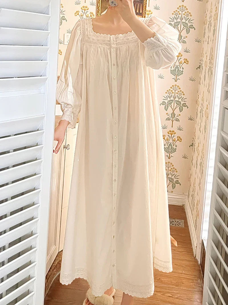 Camisón largo de cuello cuadrado con volados