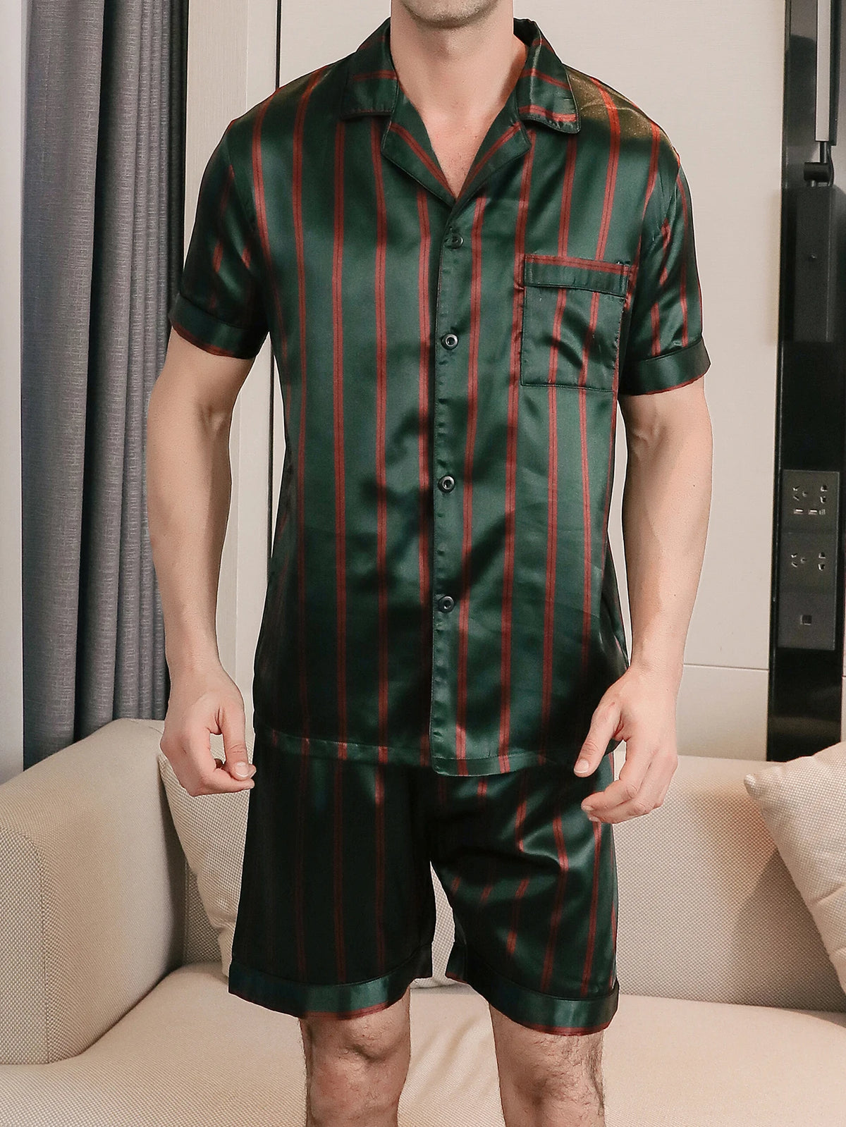 Pijama camisero corto para hombre con diseño a rayas