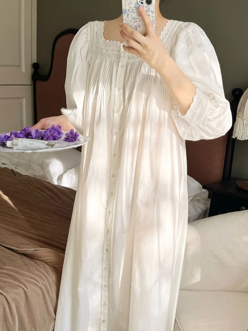 Camisón largo de cuello cuadrado con volados