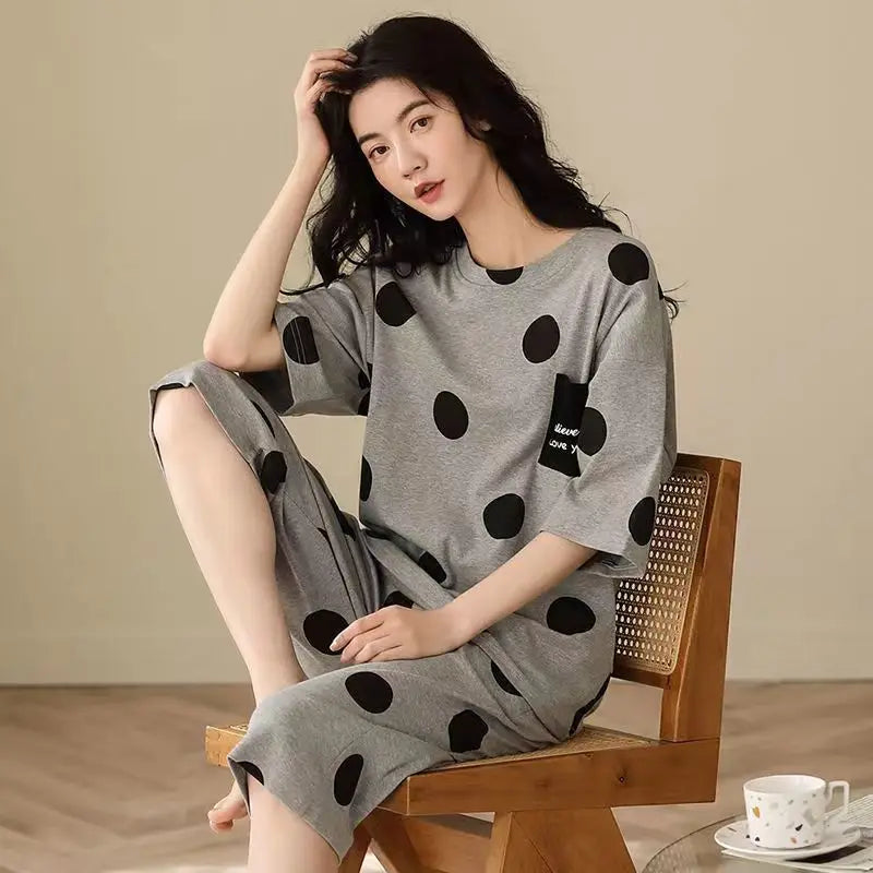 Pijama de verano con pantalón capri y dibujos de animales