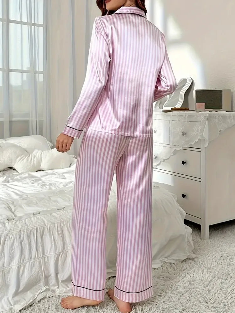 Pijama camisero rosa de satén con pantalón largo