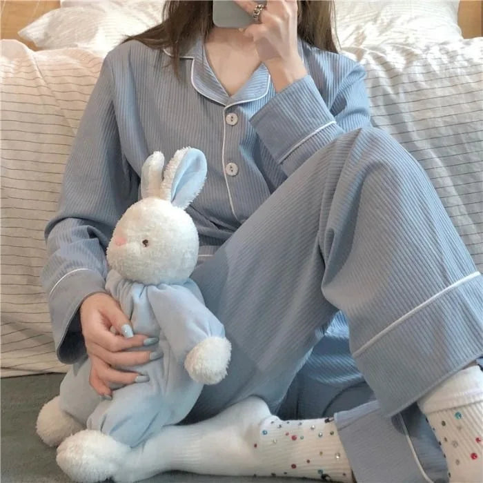 Pijama liso para mujer con solapas y pantalón al tobillo